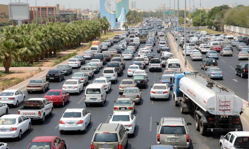 "النقل" أكثر من 6 آلاف سعودية يعملن في توجيه السيارات 1
