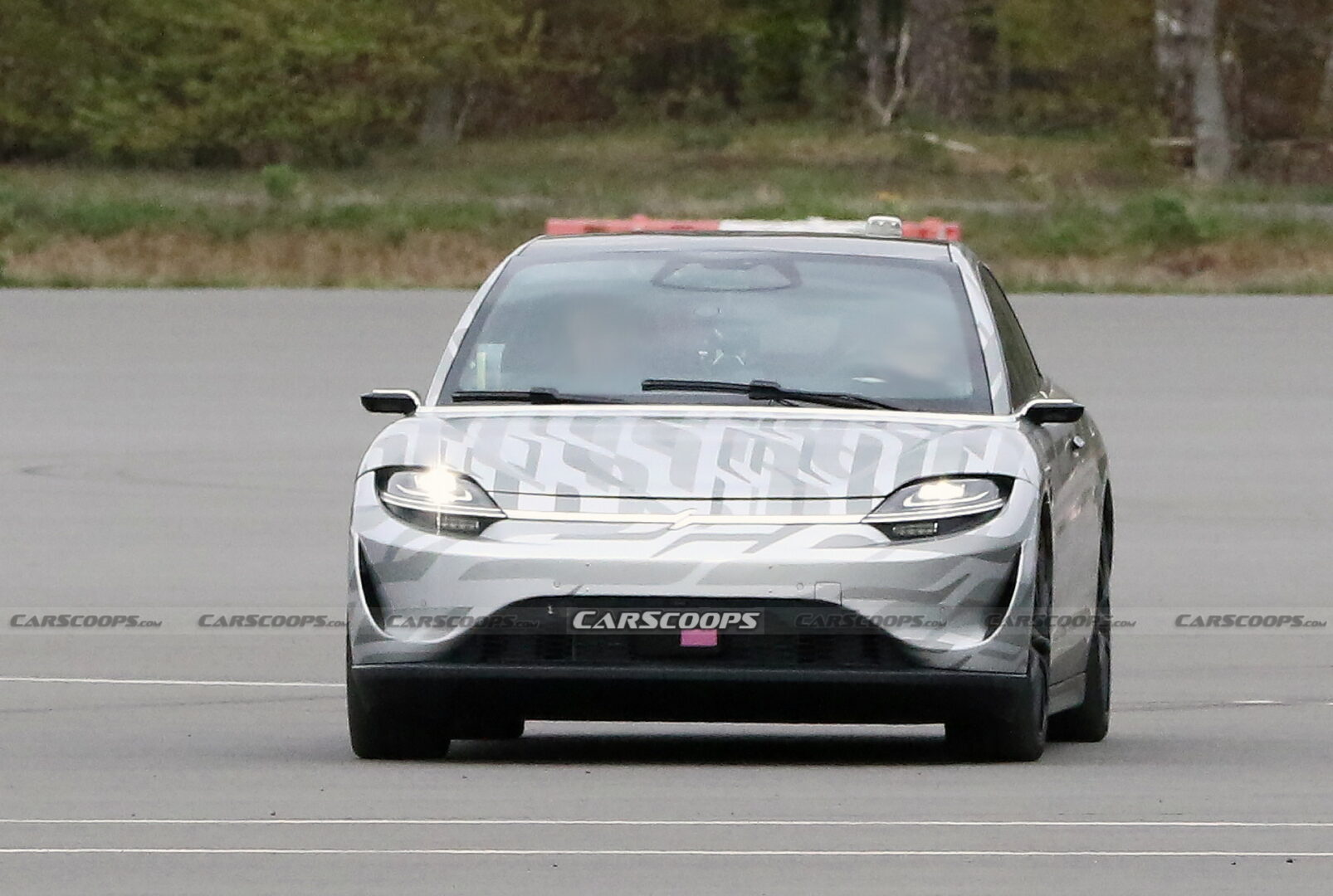 سيارة سوني فيجن S تظهر أثناء اختبارها في المضمار