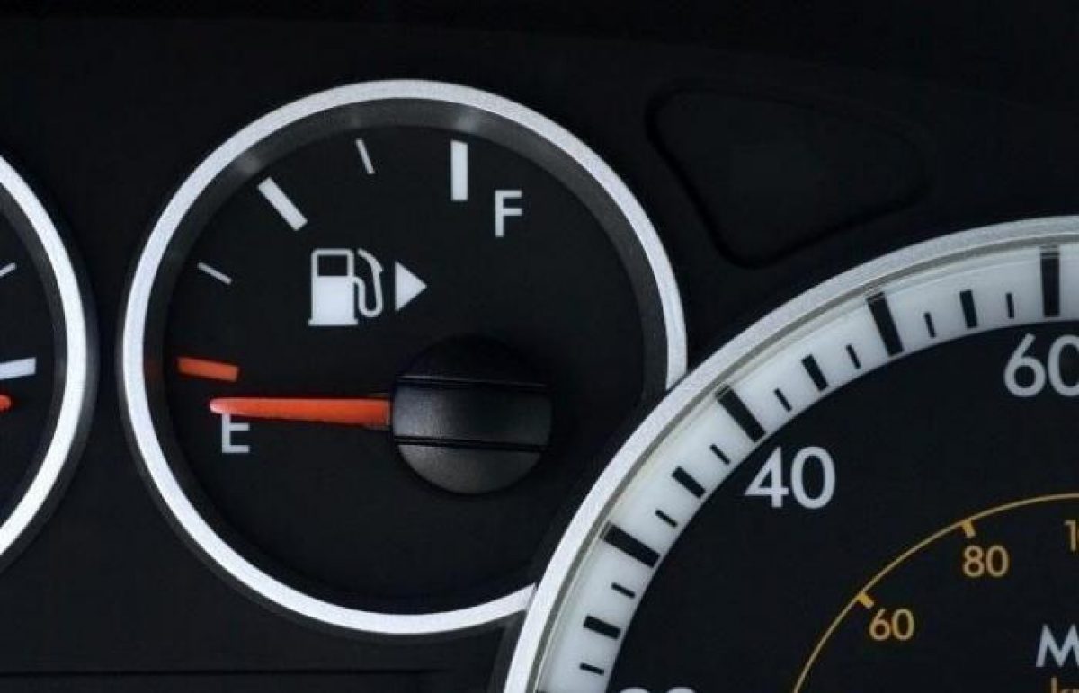 ما سر اختلاف أماكن غطاء خزان الوقود في السيارات؟ 3