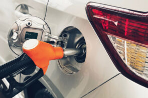 هل البنزين عالي الأوكتان يزيد قوة وكفاءة محرك السيارة؟