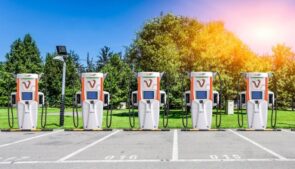 الولايات المتحدة: عدد محطات الشحن الكهربائي سيتجاوز البنزين قريباً 7