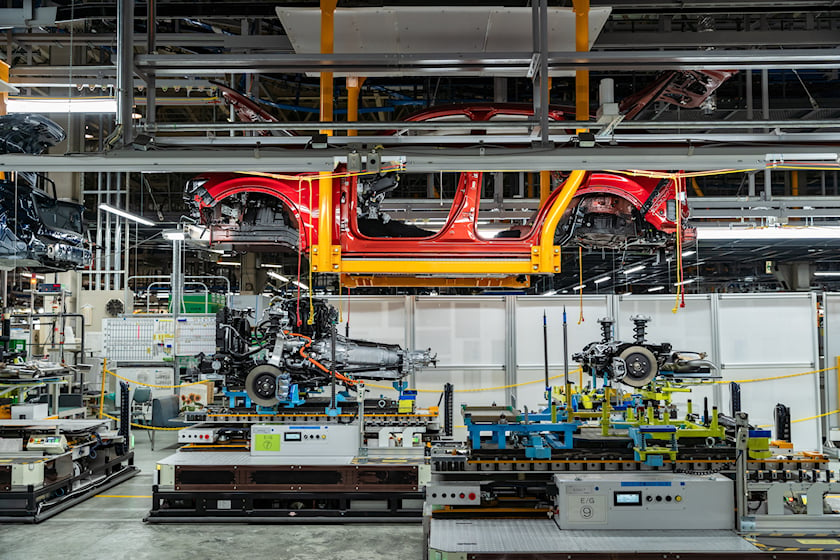 مازدا تبدأ إنتاج أقوى سيارة إنتاجية في تاريخ العلامة CX-60 موديل 2023 21