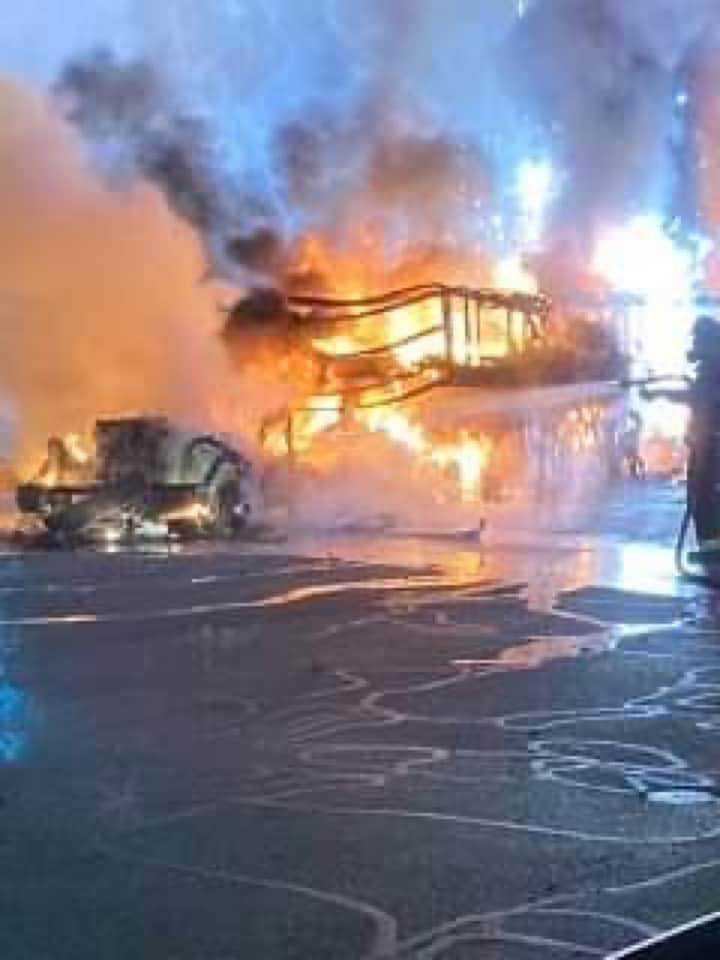 تفحم سيارة لوسيد إير جديدة بعد حريق مروع أثناء نقلها في أمريكا 29