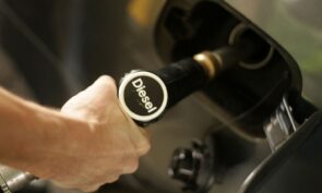 ما هي خطورة تزويد سيارة البنزين بالديزل؟ 2