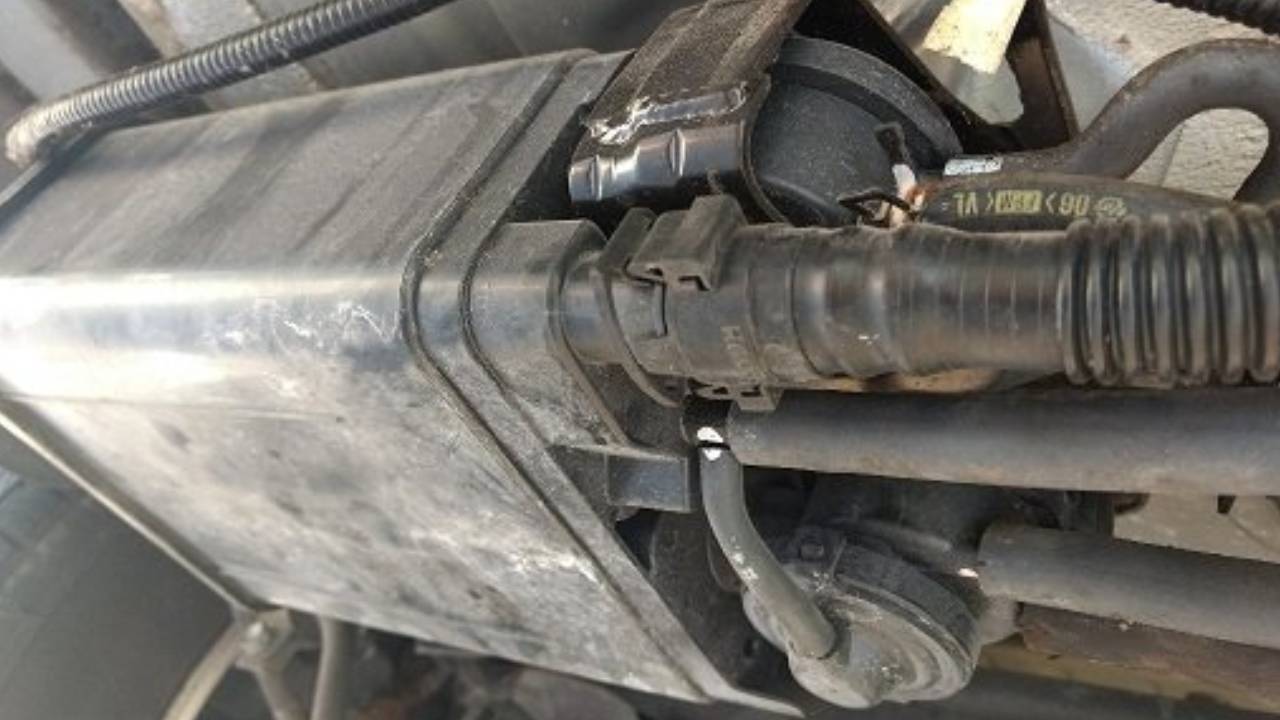 أبرز أسباب انتشار رائحة البنزين داخل مقصورة السيارة 14