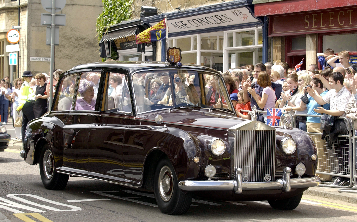 بعد رحيلها.. تعرف على أبرز سيارات الملكة إليزابيث الثانية