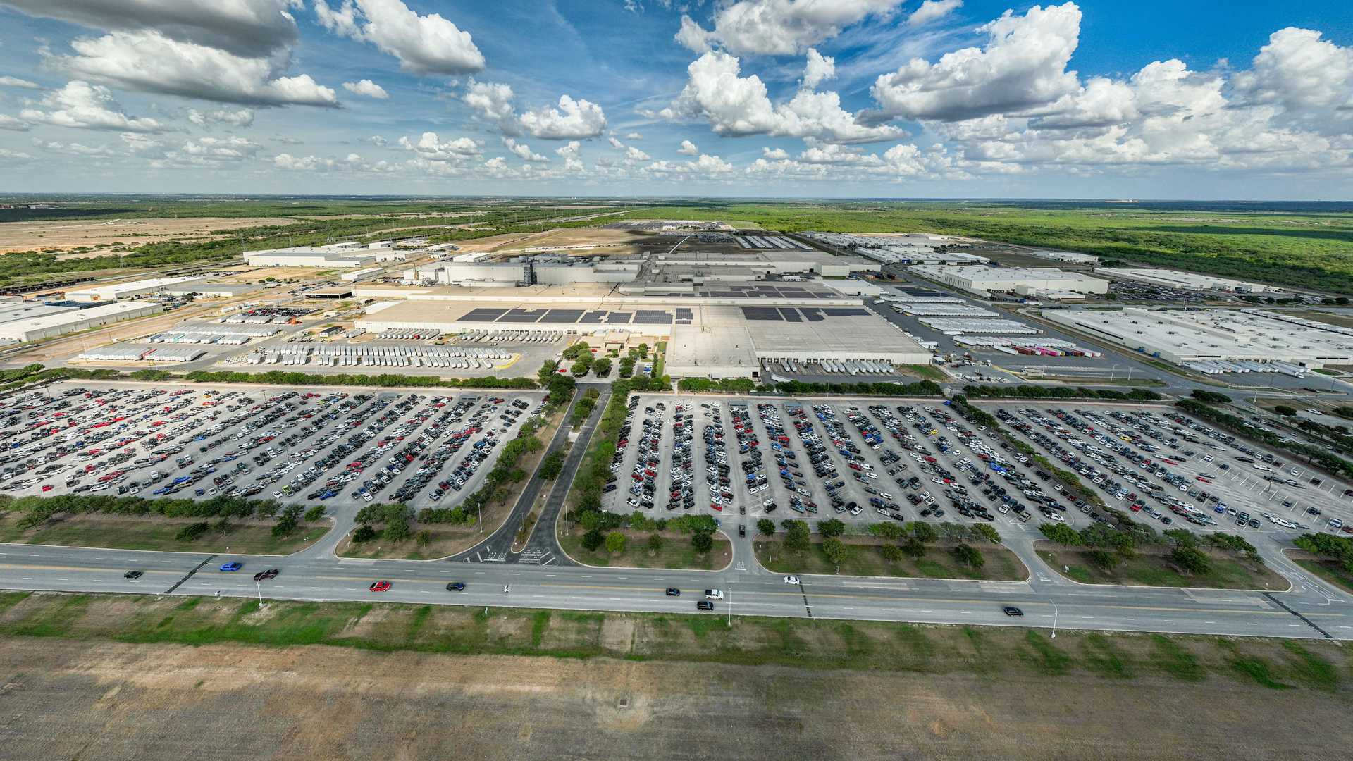 رسمياً، بدء إنتاج تويوتا سيكويا 2023 الجيل الثالث الجديد في مصنع تكساس 19