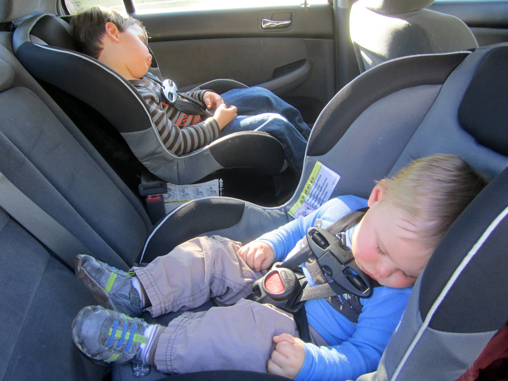 "المرور": يحذر عدم استخدام مقاعد الأمان المخصصة للأطفال مخالفة..وهذه غرامتها 6