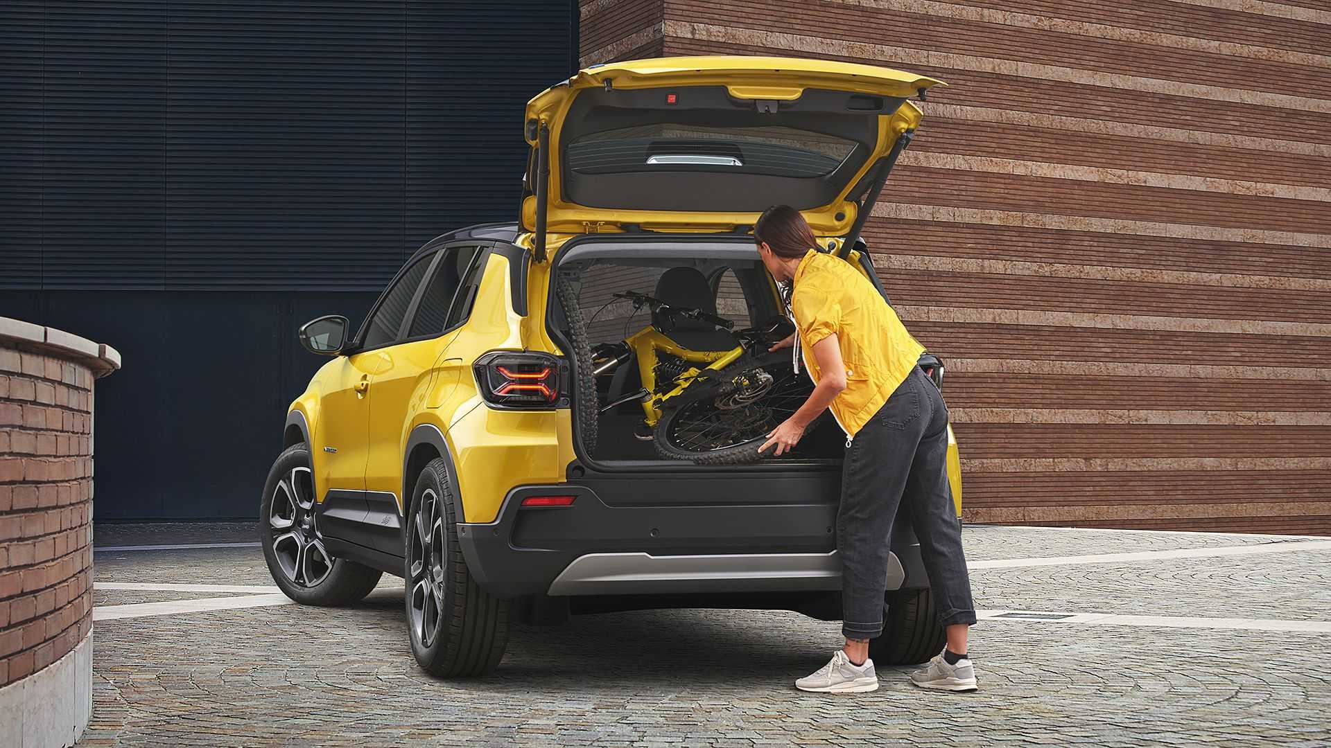 تدشين جيب افنجر 2023 في معرض باريس كأول سيارة كهربائية للعلامة 64