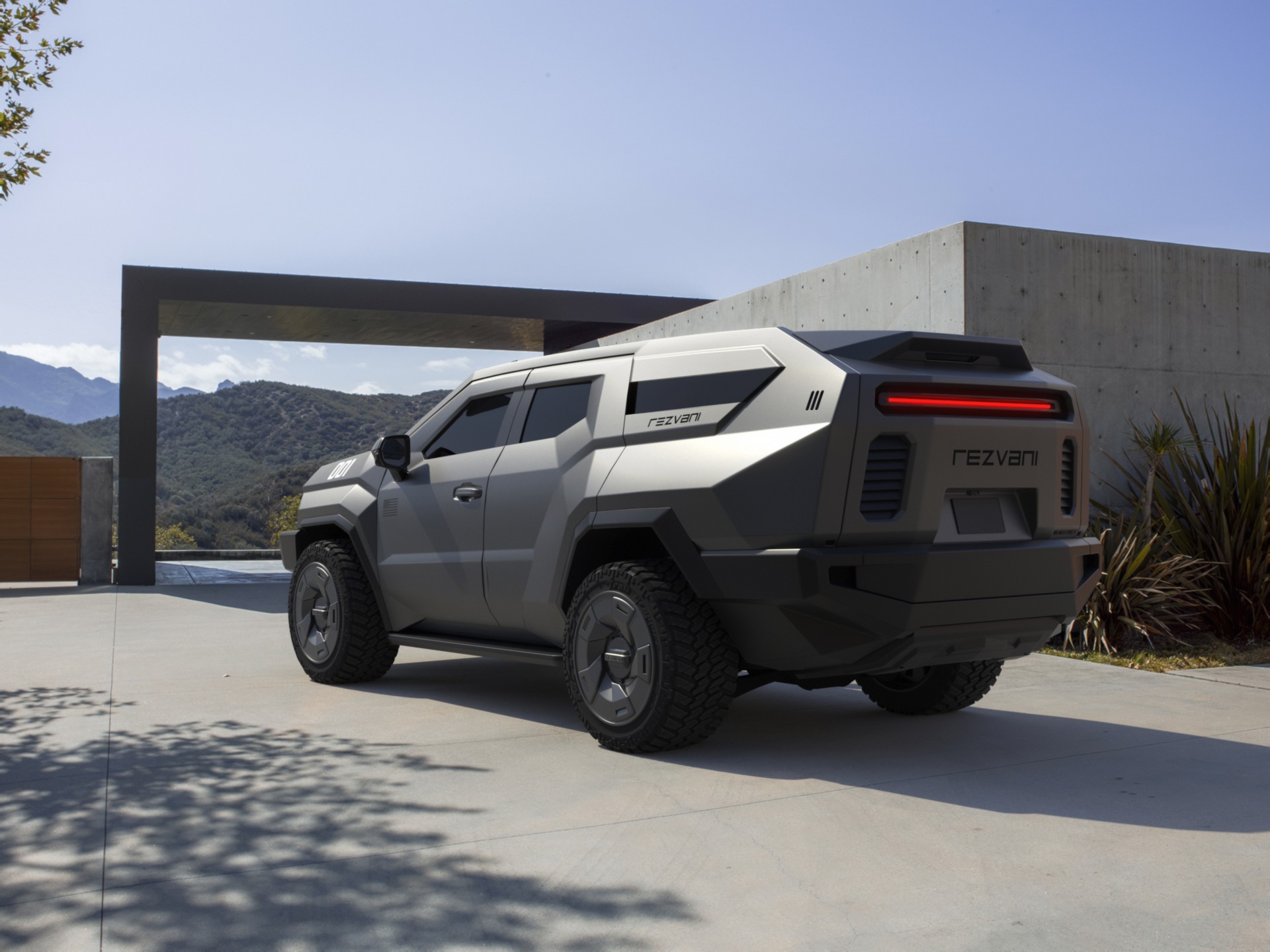 ريزفاني فينجنس هي SUV عسكرية جديدة مبنية على كاديلاك اسكاليد 8