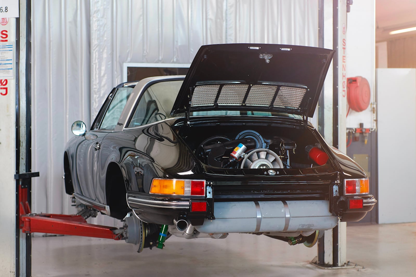 نسخة خاصة من بورش 911 تارجا طراز 1972 تقدم بمزاد بسعر يبدأ من مليون ريال 3