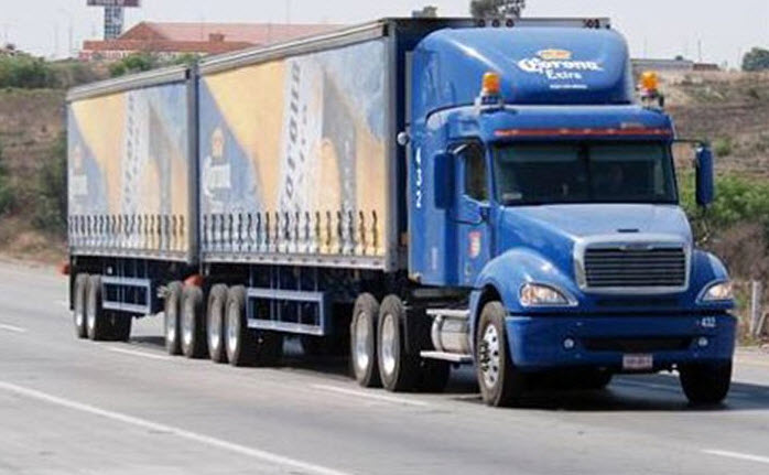 "النقل" يعلن اشتراطات عمل الشاحنات ذات المقطورات المزدوجة 4