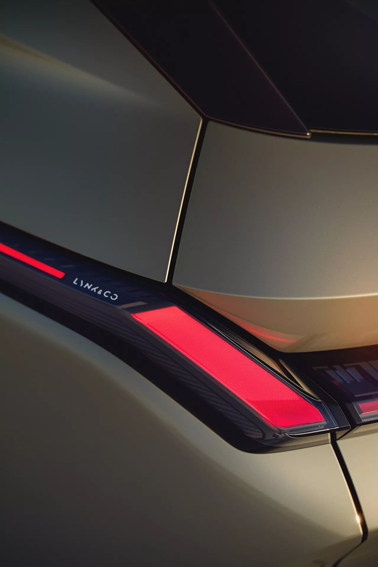 لينك اند كو تكشف عن تصميم سيارة 08 SUV الجديدة كلياً 9