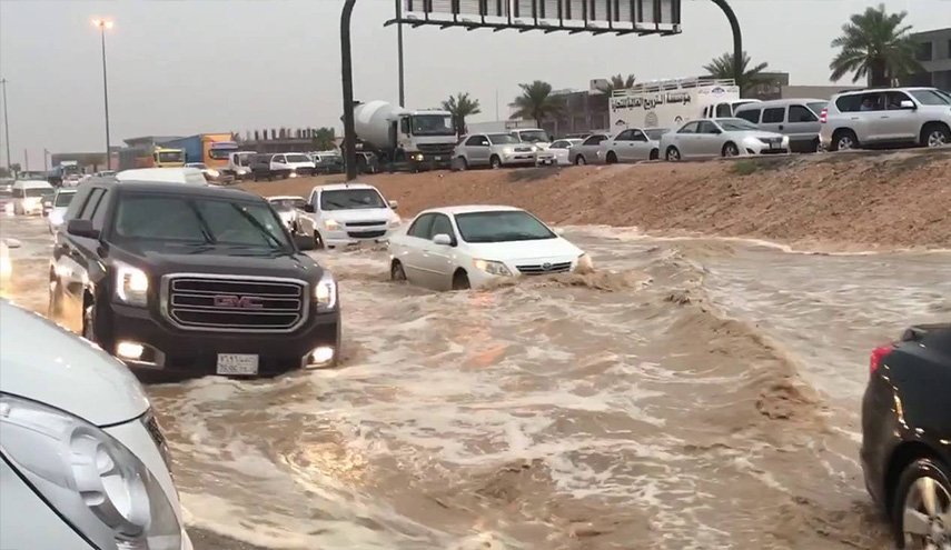 إرشادات "المرور" عند هطول الأمطار لتجنب مخاطر الطريق 2