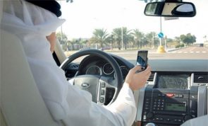 “المرور” يشدد على عدم استخدام الهاتف أثناء القيادة..ويوضح العقوبة