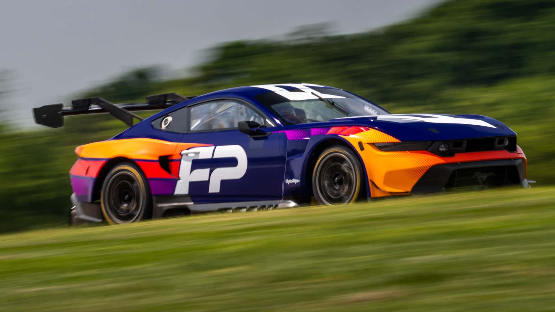 فورد تكشف عن موستنج GT3 الجديدة بتعديلات حصرية للمشاركة في سباق لومان للتحمل 75