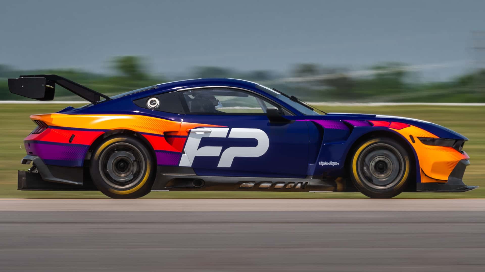 فورد تكشف عن موستنج GT3 الجديدة بتعديلات حصرية للمشاركة في سباق لومان للتحمل 19