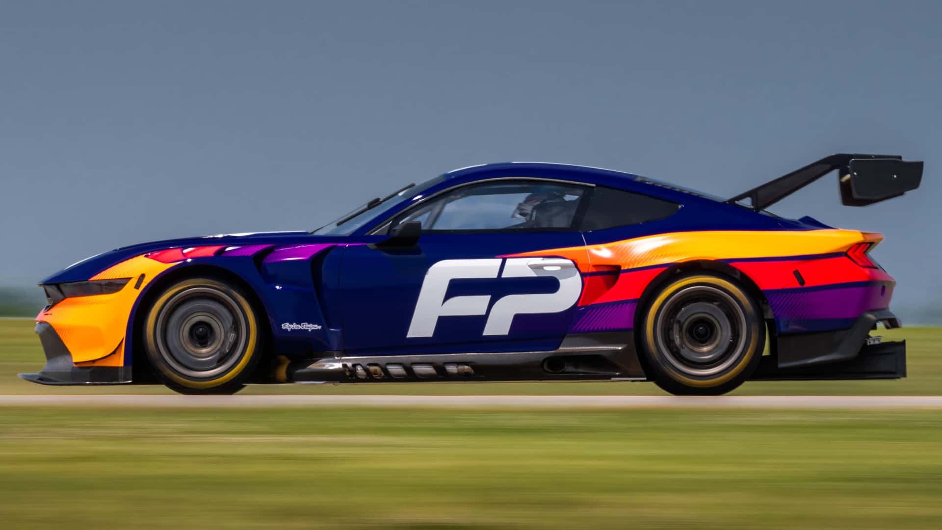 فورد تكشف عن موستنج GT3 الجديدة بتعديلات حصرية للمشاركة في سباق لومان للتحمل 85