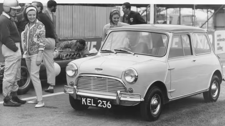 الفكرة وراء سيارة ميني.. قصة نشأة السيارة البريطانية الصغيرة 3