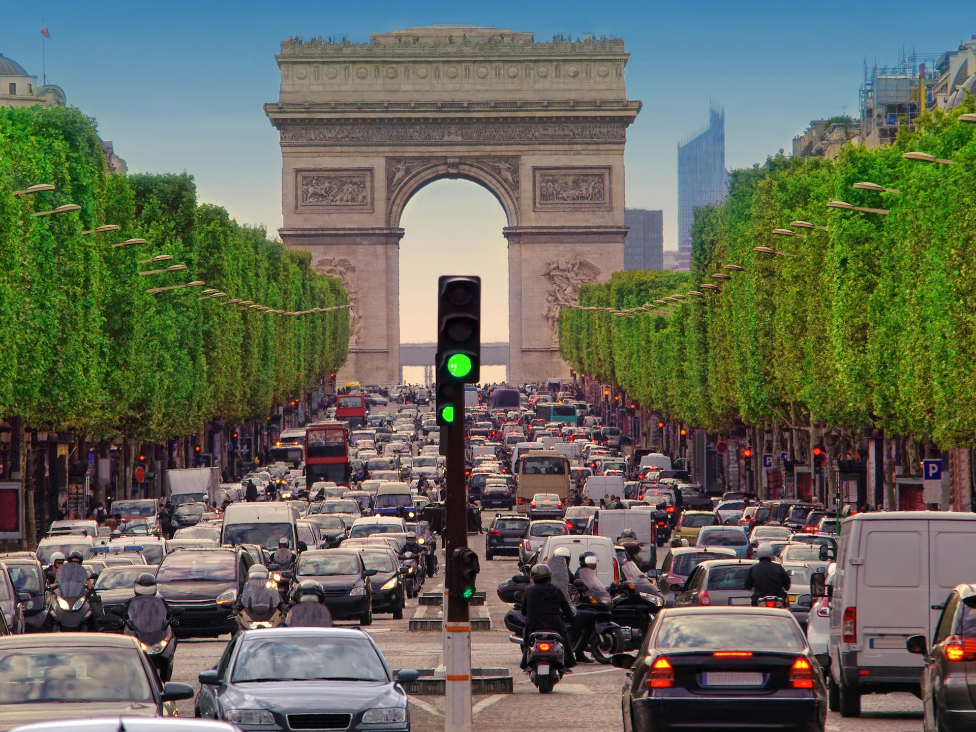 باريس تنضم للندن وتفرض رسوم ركن مرتفعة على سيارات الـ SUV بمحركات البنزين والديزل 1