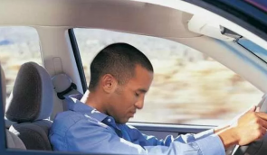 نصائح “أمن الطرق” لتفادي النوم أثناء القيادة