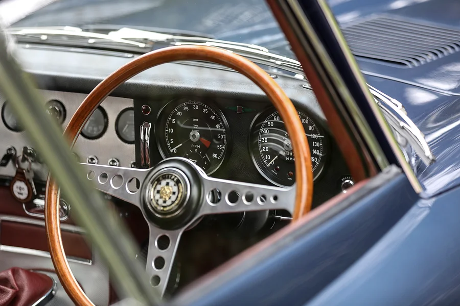 جاكوار E-Type التي وصفها رئيس فيراري بـ "السيارة الأجمل في العالم" معروضة في مزاد بقيمة 5.6 مليون ريال 3