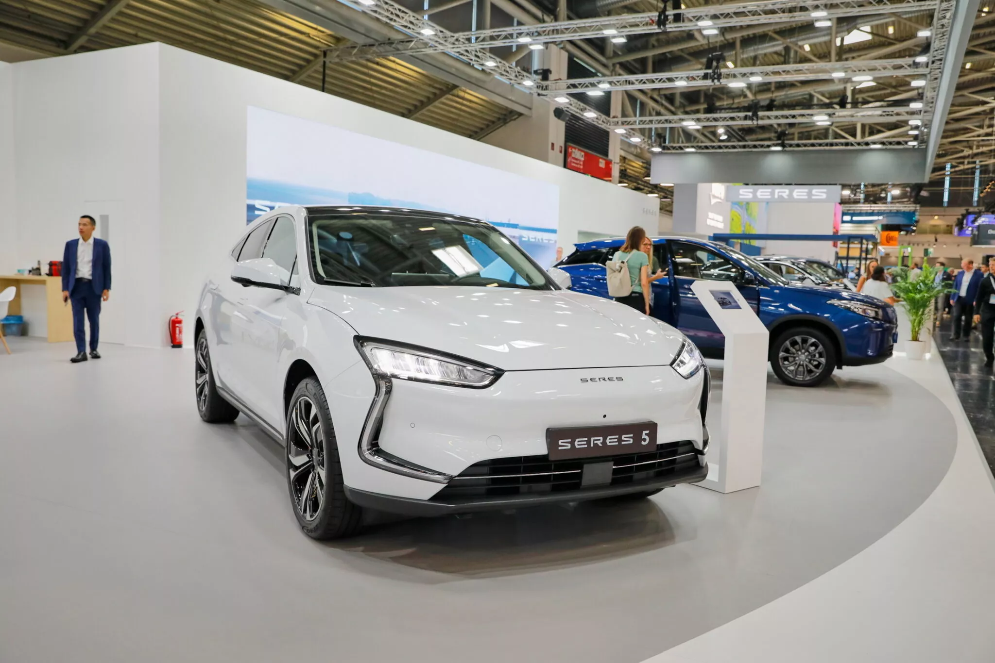 فرنسا تصدر قوانين جديدة لحماية الصناعة المحلية من السيارات الصينية الكهربائية 1