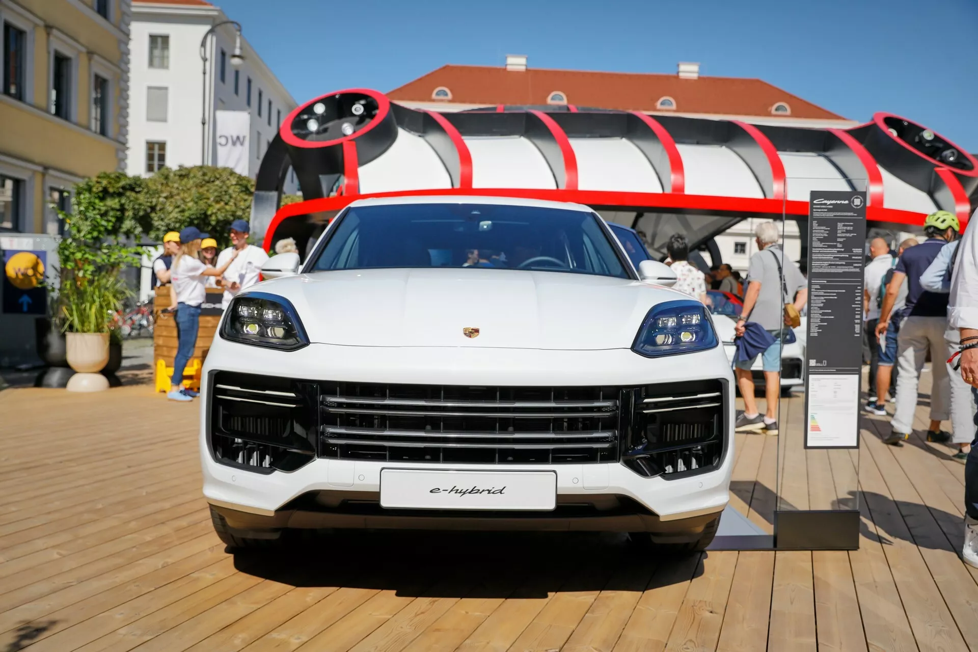 بورش تدشن كايين تيربو E هايبرد 2024، أقوى SUV في تاريخها، في معرض ميونخ للسيارات 5