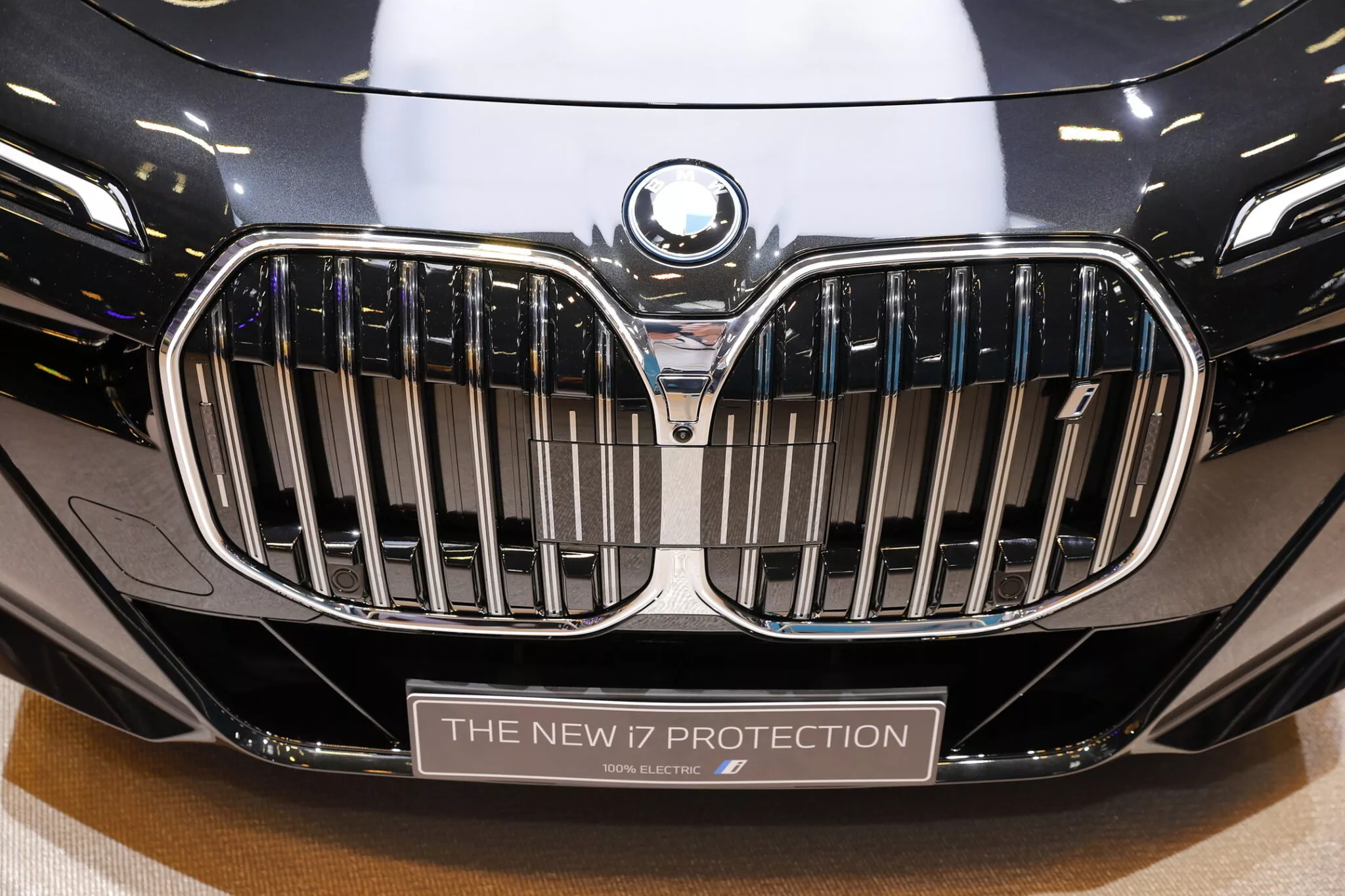 بي ام دبليو i7 Protection الجديدة هي أول سيدان كهربائية مصفحة في العالم 18