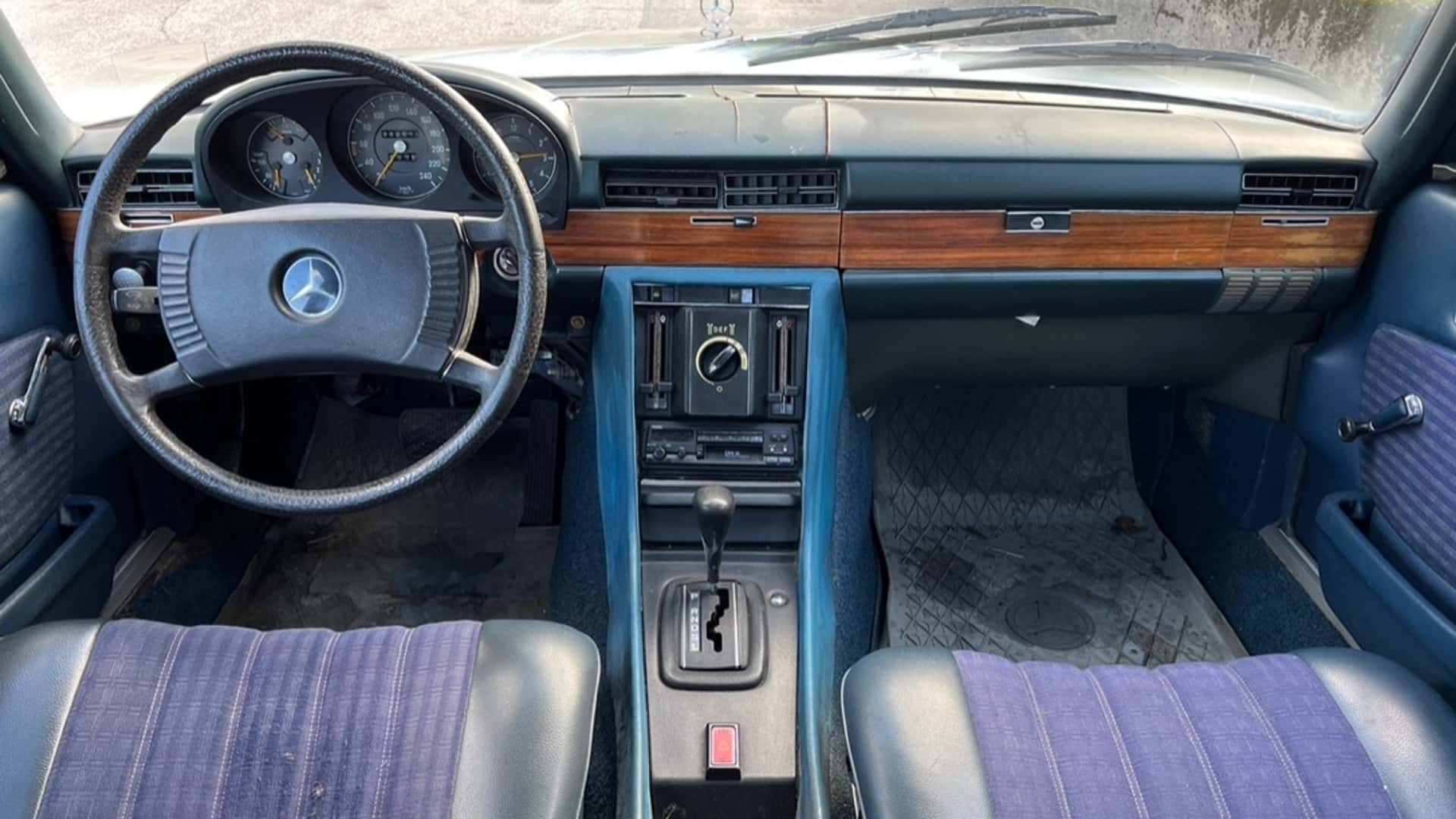 سيارة مرسيدس اس كلاس 1973 كانت مملوكة لملك السويد معروضة للبيع في مزاد 3