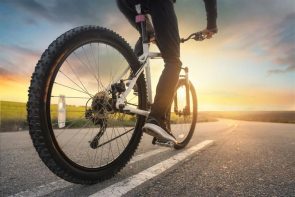 “المرور” يوجه 6 نصائح هامة أثناء قيادة الدراجة الهوائية
