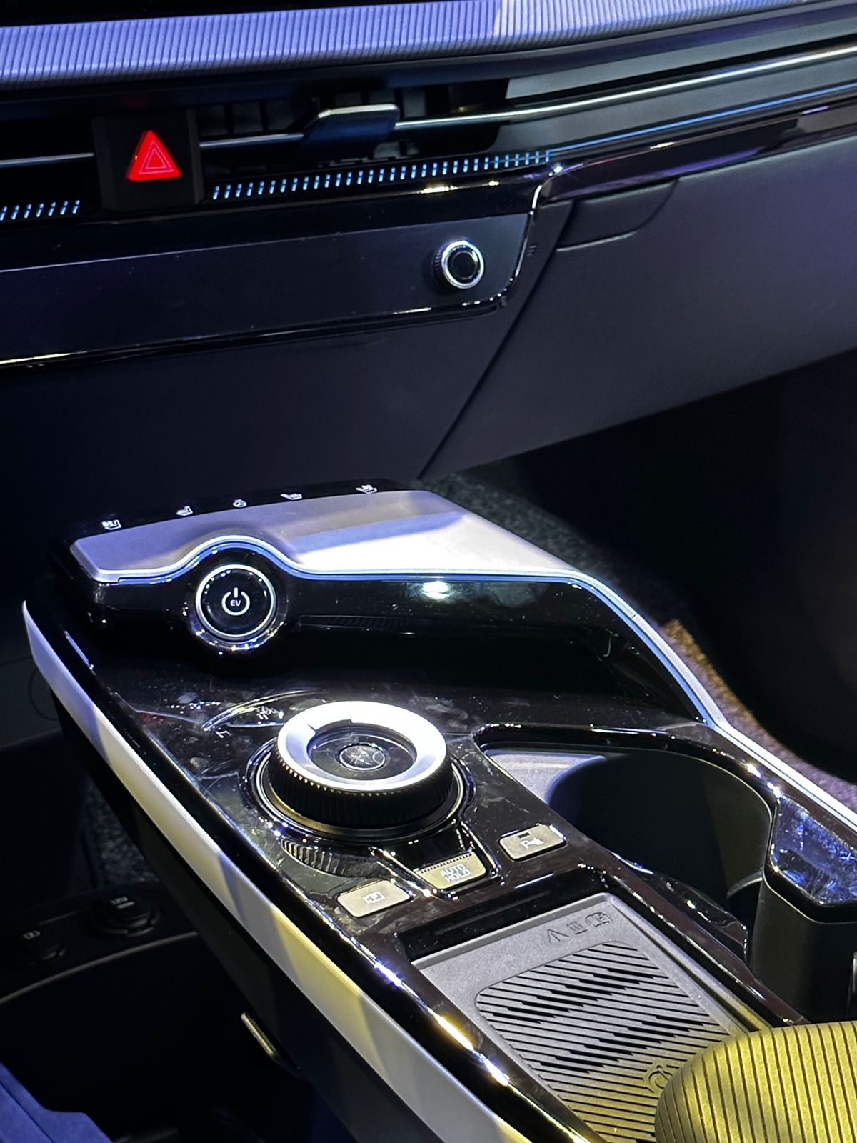 كيا EV6 الكهربائية تلفت الأنظار في معرض جنيف الدولي بتصميمها الرياضي وداخليتها الفاخرة 7