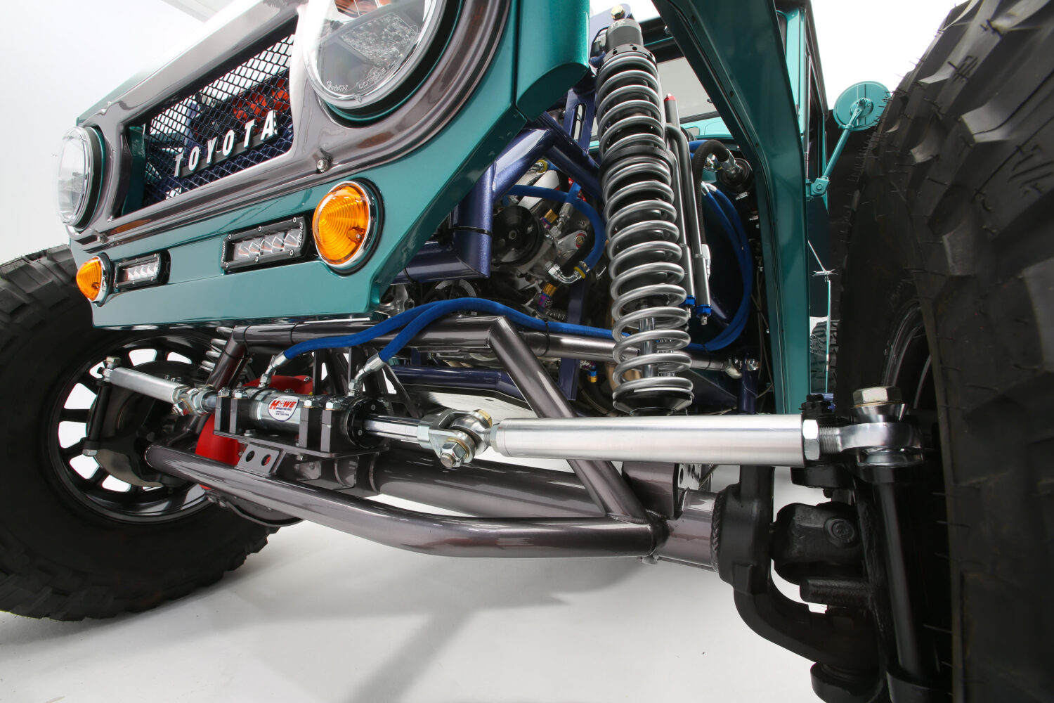تويوتا تدشن FJ بروزر الاختبارية بتعديلات فائقة للطرق الوعرة و محرك V8 من سيارة ناسكار 23