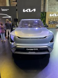 كيا تدشن EV5 الكهربائية الجديدة كلياً في معرض جنيف الدولي في قطر