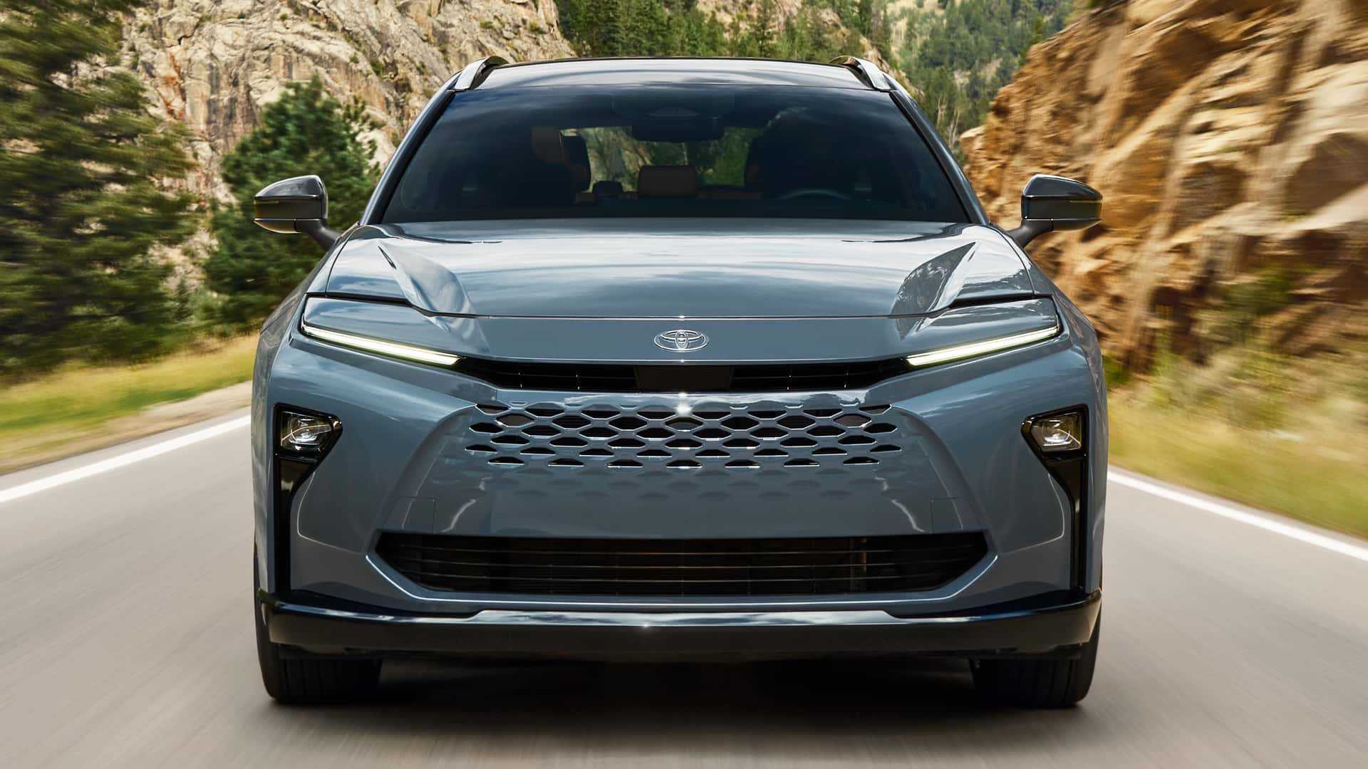 تويوتا كراون سيجنيا 2025 الجديدة كلياً تنطلق بمحرك هايبرد وداخلية فاخرة وتصميم الـ SUV 3