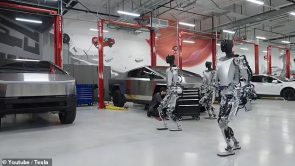 مهندس يتعرض لهجوم دموي من روبوت في مصنع تيسلا 5