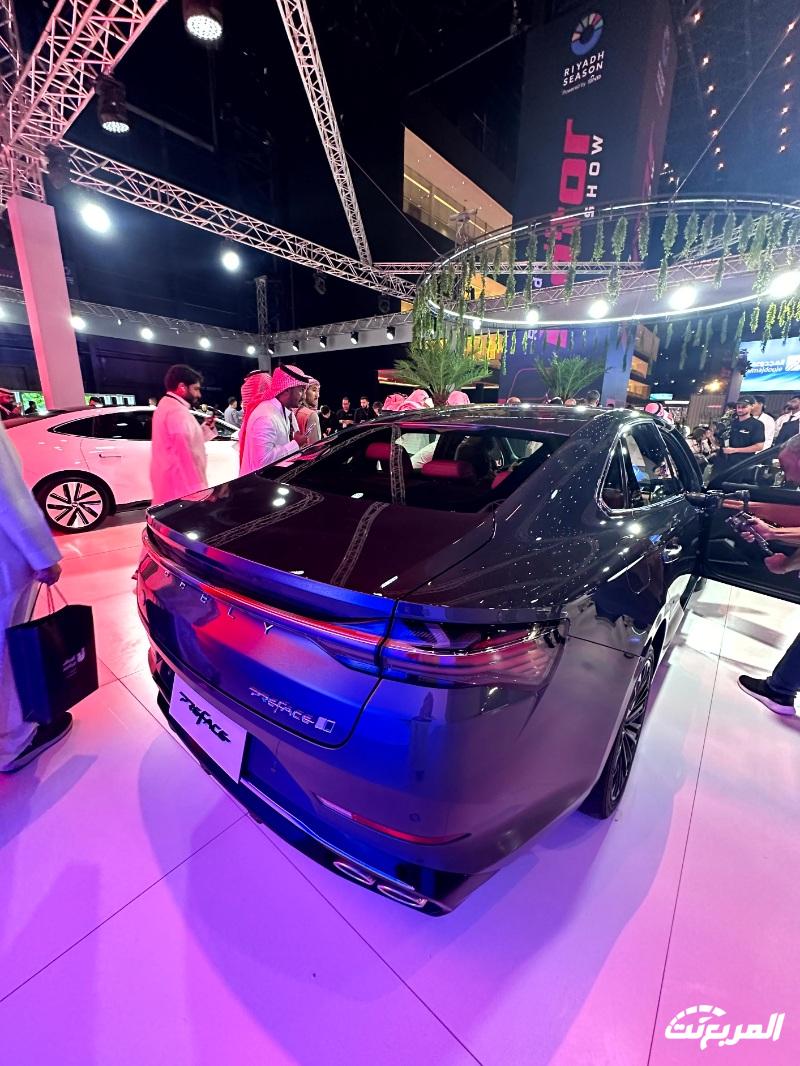 جيلي في معرض الرياض تكشف عن طراز كهربائي وآخر يعمل بالميثانول وسيارة سيدان متوسطة الحجم 34