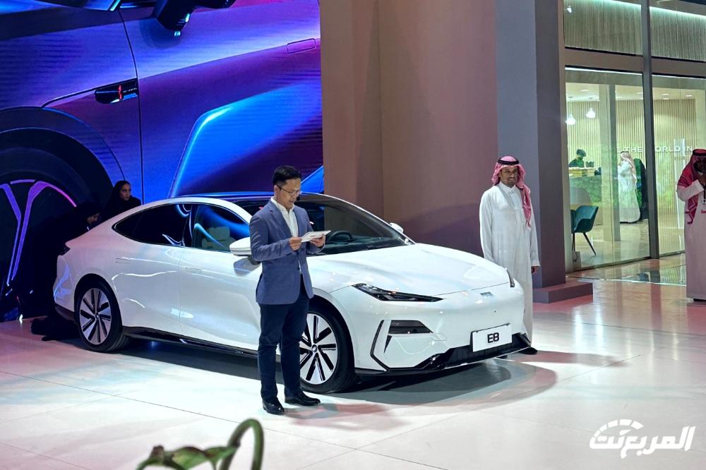 جيلي في معرض الرياض تكشف عن طراز كهربائي وآخر يعمل بالميثانول وسيارة سيدان متوسطة الحجم 1