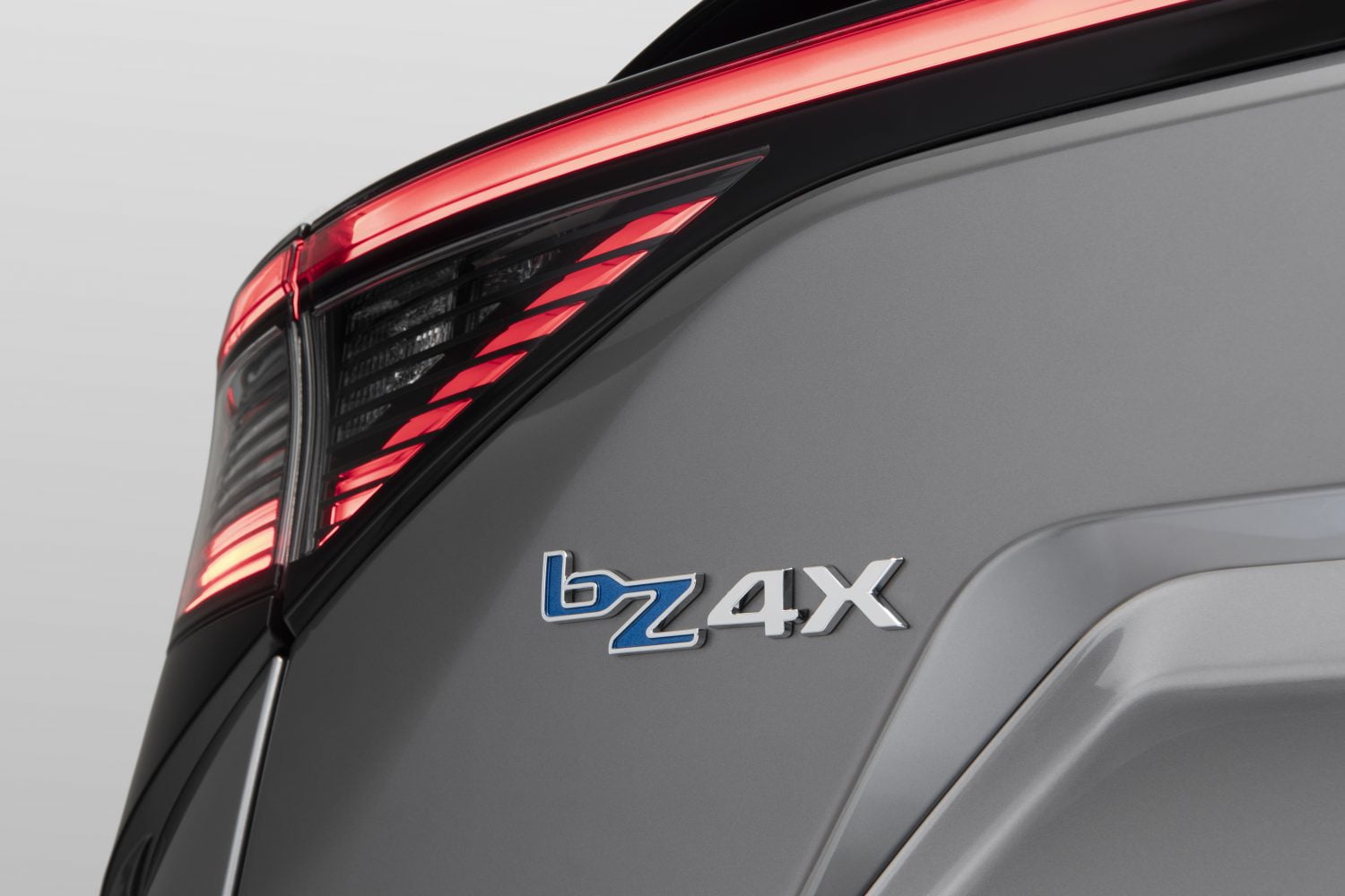 تويوتا bZ4X 2024 الجديدة بجميع الفئات والأسعار المتوفرة وأبرز العيوب والمميزات 48