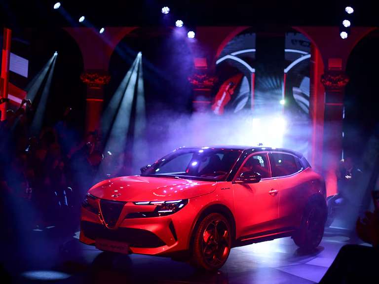 إيطاليا تهدد بحظر سيارة الفاروميو ميلانو الجديدة بعد قرار إنتاجها في بولندا، والفاروميو تضطر لتغيير اسم السيارة لتفادي الحظر 4