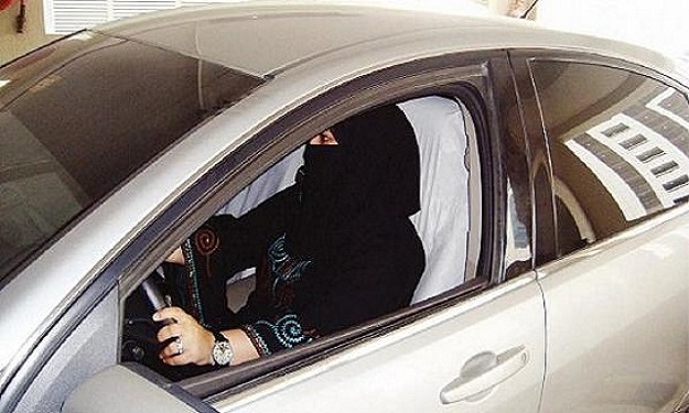 "قيادة 26 أكتوبر" سعوديات يكسرن حظر قيادة السيارات رغم التحذيرات الأمنية 6