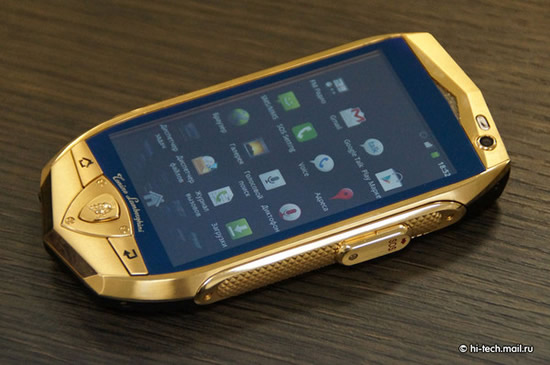 Lamborghini-Launches-Gold-Plated-Cell-Phones-and-a-Tablet-for-Russia-3