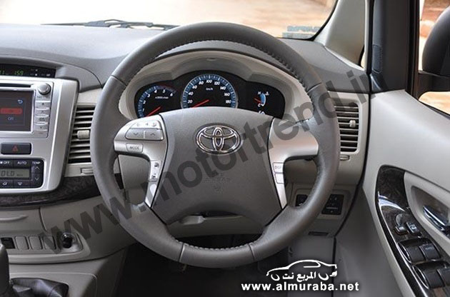 Toyota-Innova-Facelift-steering-wheel