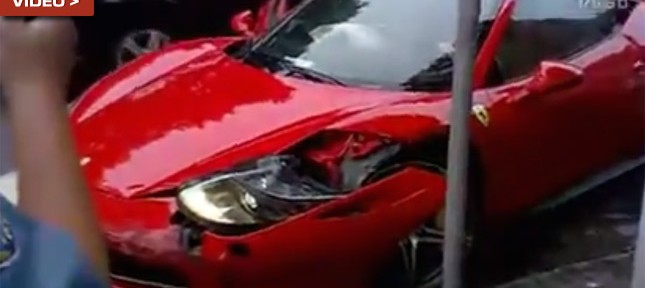 “بالفيديو” حادث رهيب يحطم السيارة الاغلى فى العالم فيراري 458 بالكامل