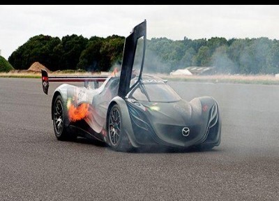"بالصور" انفجار سيارة مازدا خلال تصوير برنامج توب جير Top Gear 1