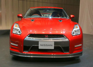 نيسان جي تي ار 2015 الجديدة صور ومواصفات والوان المميزة Nissan GT-R 5