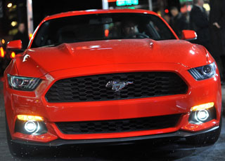 الموقع الرسمي لفورد يقول ان موستنج سيبدأ بيعها في أواخر العام المقبل Mustang 2015 3