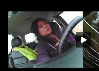 “فيديو” حادث انقلاب سيارة تقودها امرأة بدون اي يحصل لها شيء!