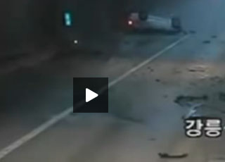 “فيديو” شاهد كاميرات مراقبة توثق حادثاً عنيفاً جداً في احد الانفاق