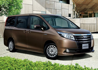 تويوتا تطلق Voxy/Noah ميني فان المجددة كلياً في اليابان Toyota Van